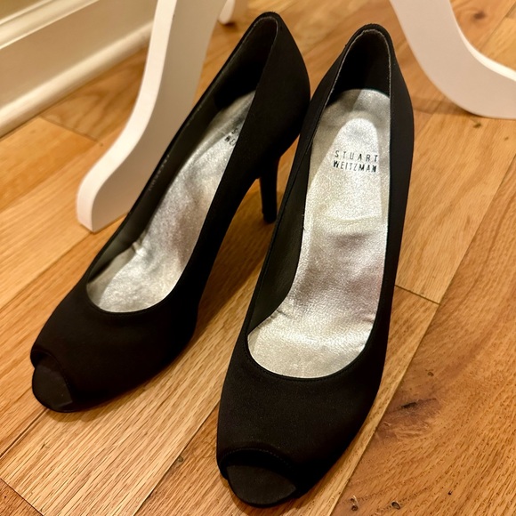 Stuart Weitzman Black Peep Toe Heel Pump Satin Texture Leather Sole Size 8.5 - Picture 1 of 7